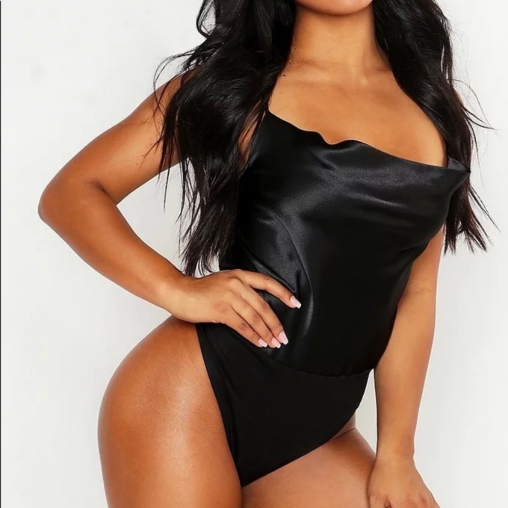 🔸 Boohoo 🔸 halter bodysuit